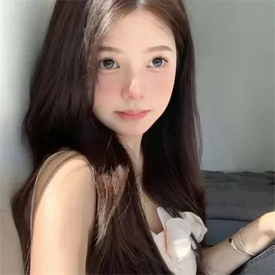 穿条纹衣的男孩